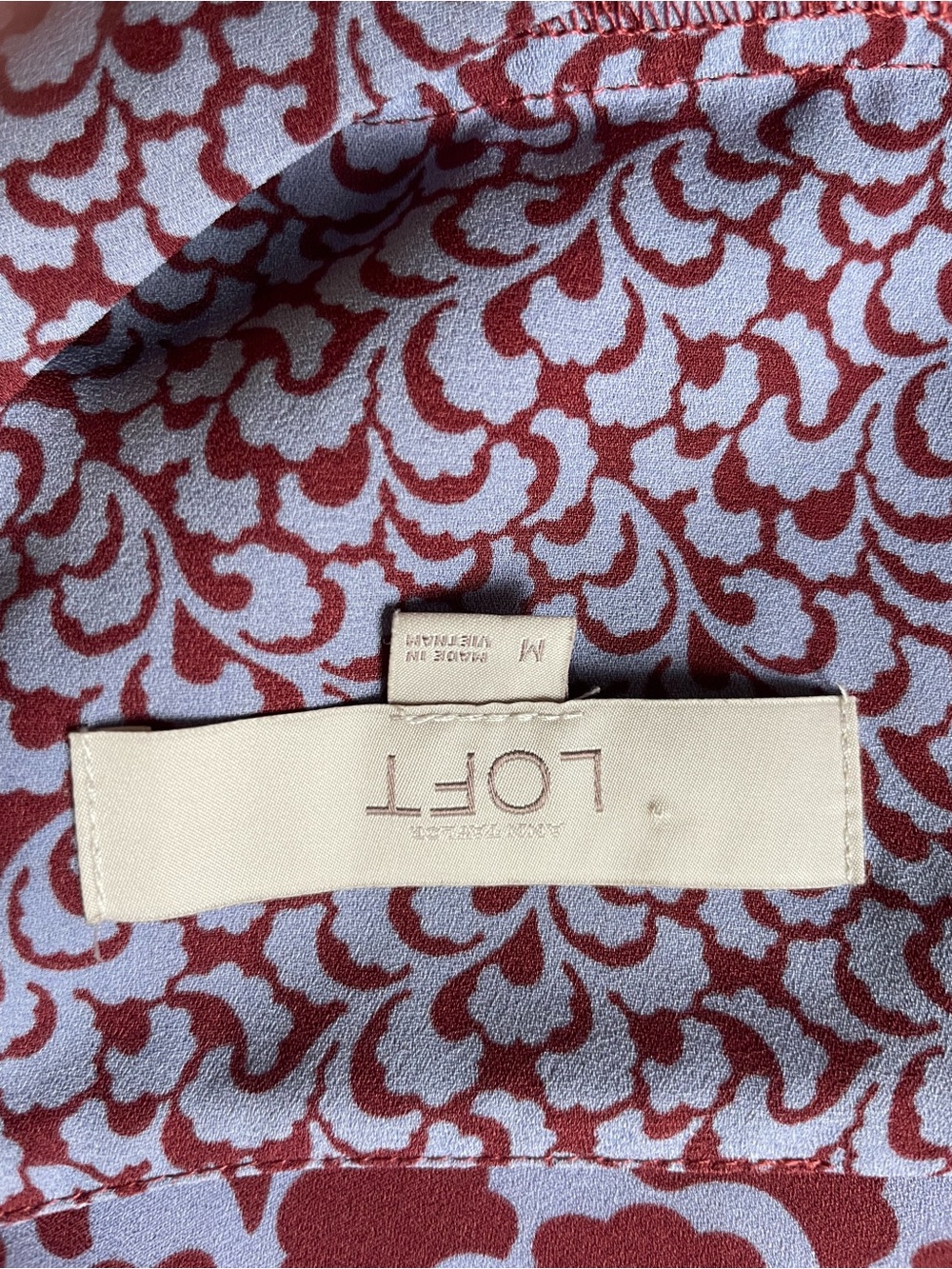 Loft Patterned Short Sleeved Blouse with Ruffled Detail. Size M - Picture 5 of 6